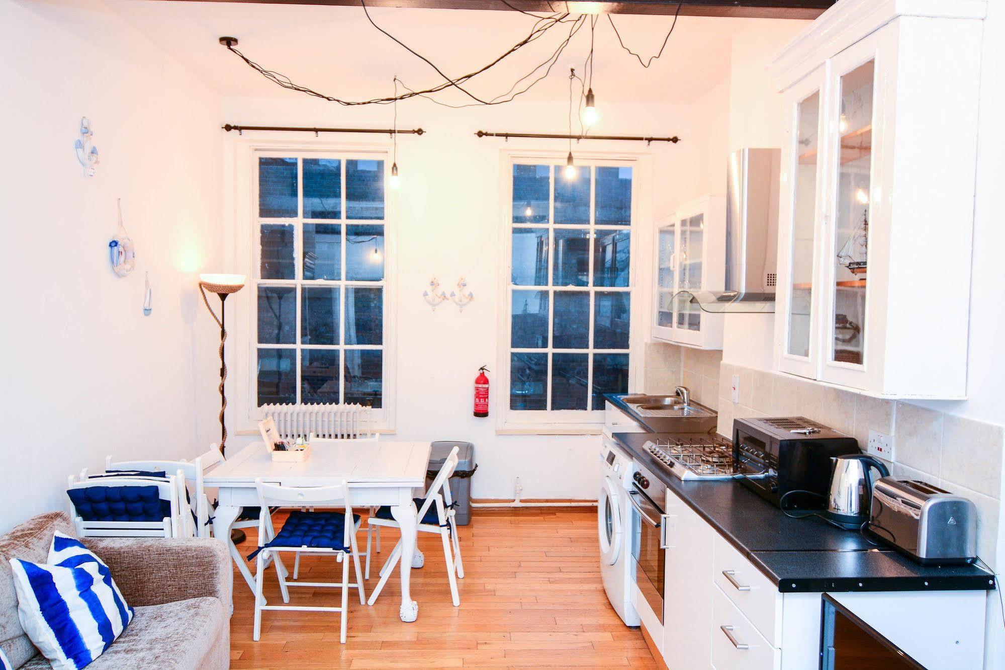 Hotel Wharf - Vintage Central